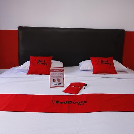 Reddoorz Plus @ Samratulangi Manado Ngoại thất bức ảnh