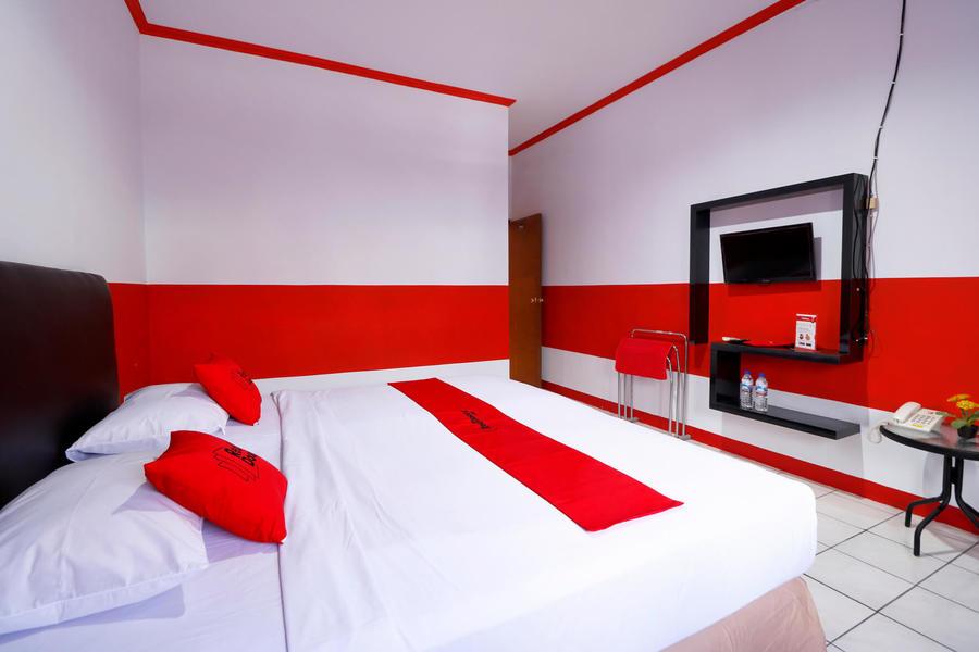 Reddoorz Plus @ Samratulangi Manado Ngoại thất bức ảnh