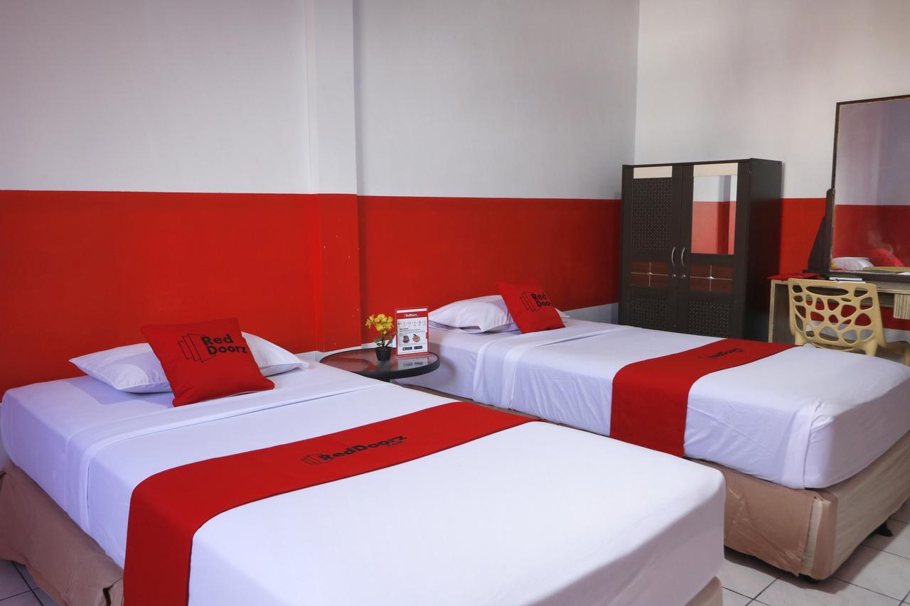 Reddoorz Plus @ Samratulangi Manado Ngoại thất bức ảnh