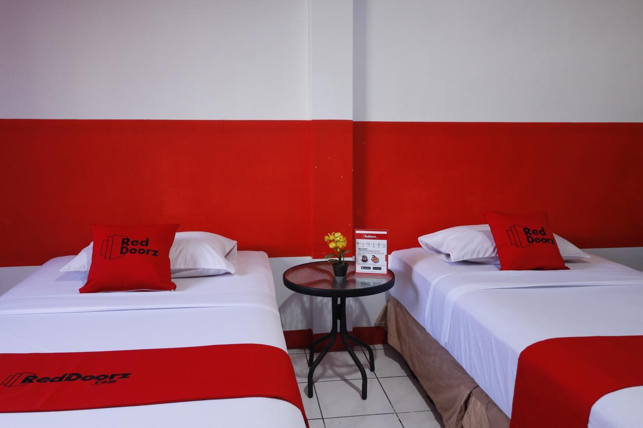 Reddoorz Plus @ Samratulangi Manado Ngoại thất bức ảnh