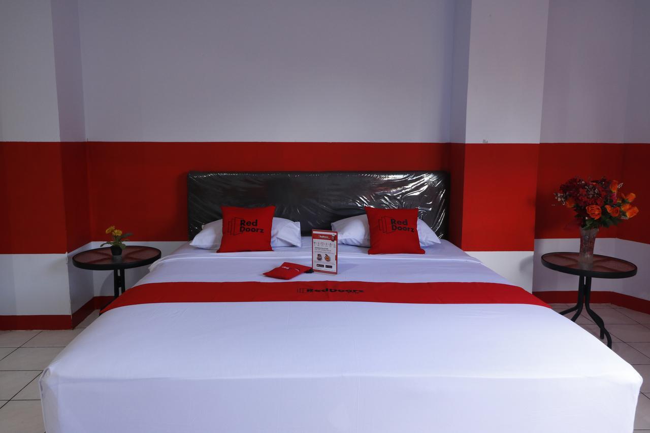 Reddoorz Plus @ Samratulangi Manado Ngoại thất bức ảnh