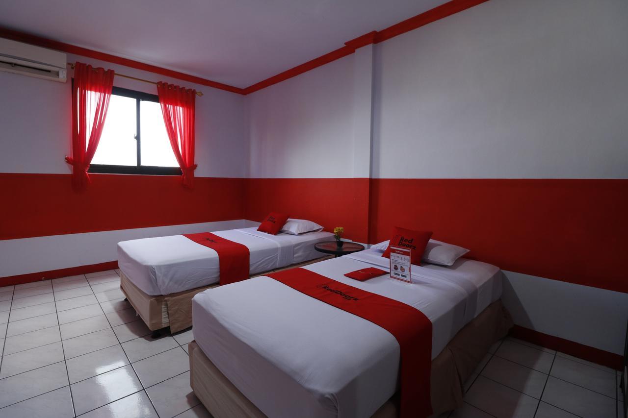 Reddoorz Plus @ Samratulangi Manado Ngoại thất bức ảnh